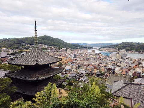 写真:寺の映った風景